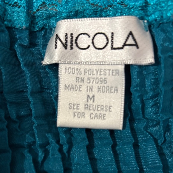 Elegant Teal Textured Women's Top - Picture 3 of 4